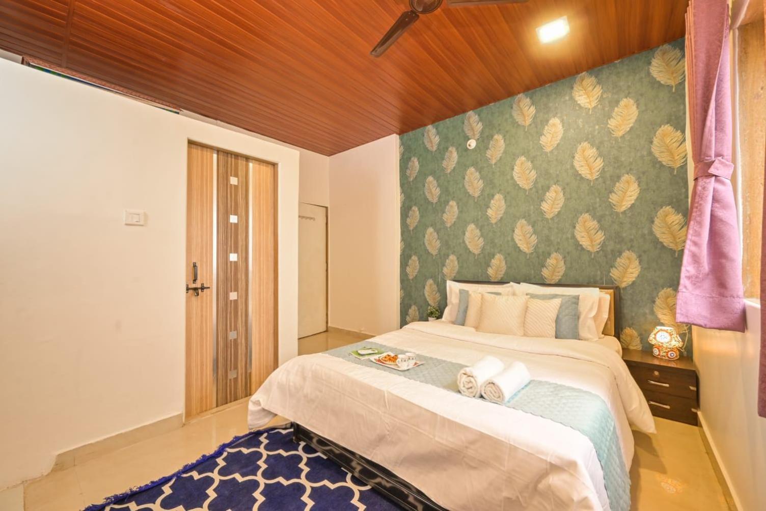 Lifeline -flamingo Luxurious Valley View 2bhk Infinity Pool With Huge Open Space Homestay Panchgani