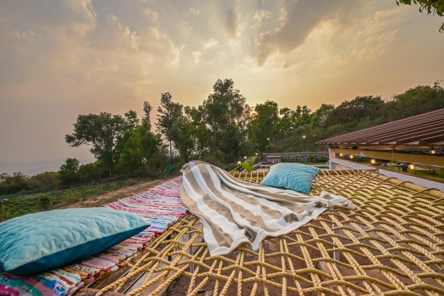 Lifeline -flamingo Luxurious Valley View 2bhk Infinity Pool With Huge Open Space *