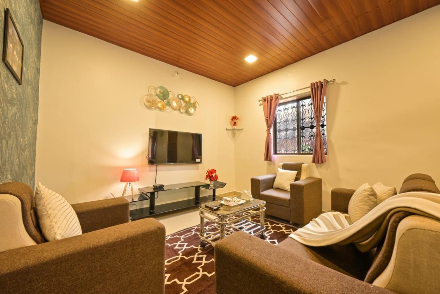 Lifeline -flamingo Luxurious Valley View 2bhk Infinity Pool With Huge Open Space Panchgani