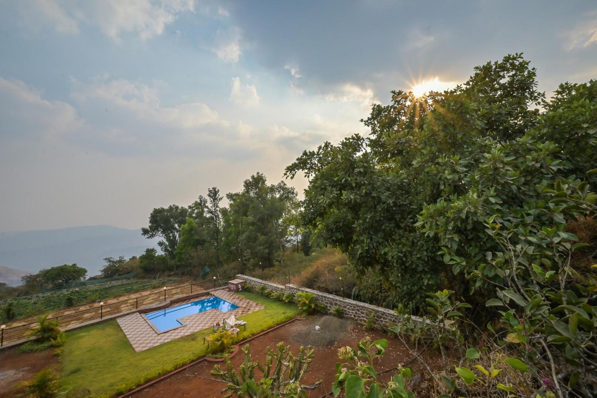 Lifeline -flamingo Luxurious Valley View 2bhk Infinity Pool With Huge Open Space * Panchgani