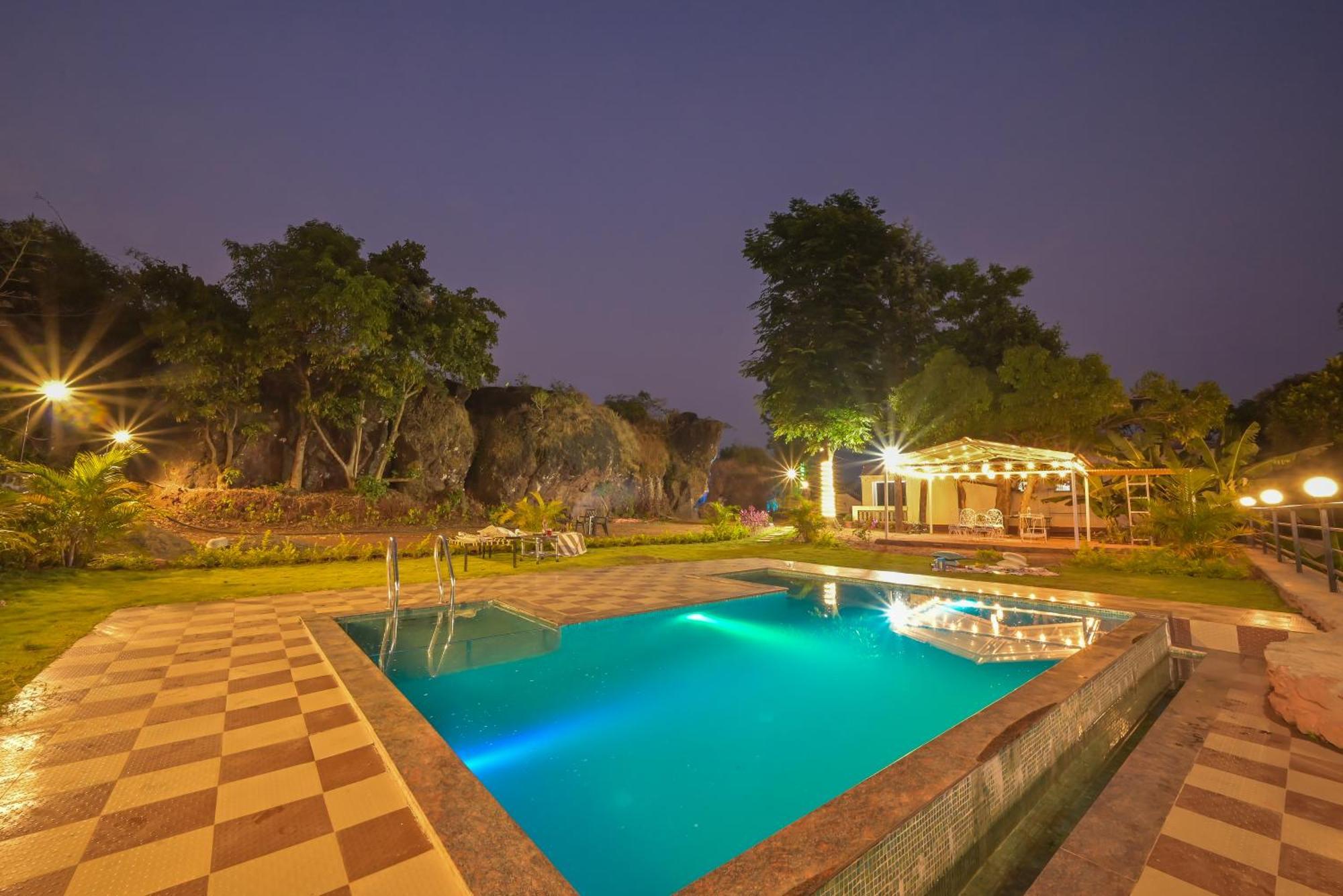 Lifeline -flamingo Luxurious Valley View 2bhk Infinity Pool With Huge Open Space Homestay