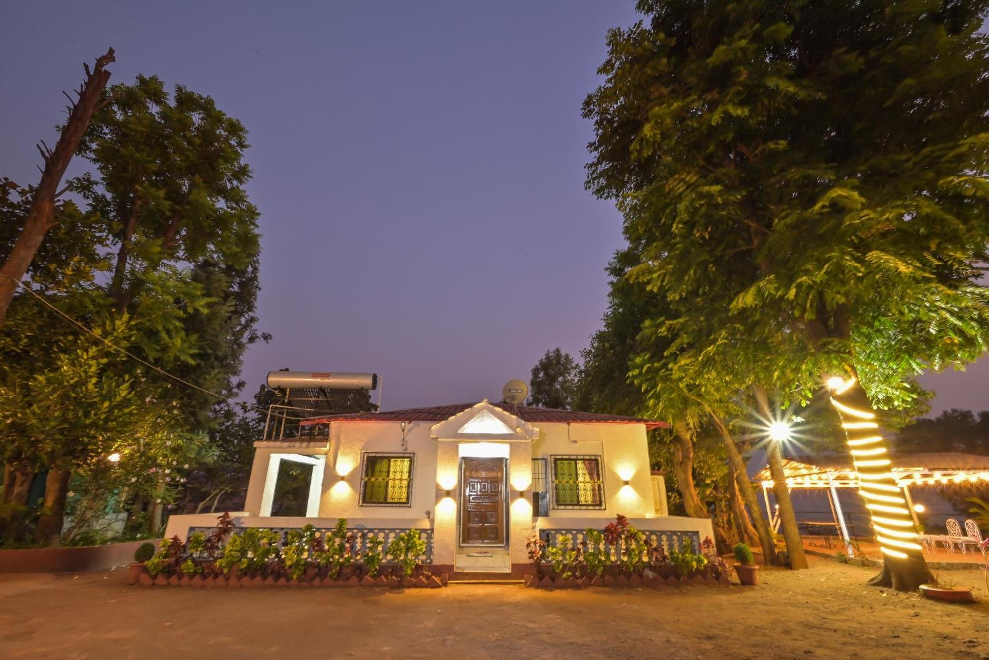 Homestay Lifeline -flamingo Luxurious Valley View 2bhk Infinity Pool With Huge Open Space Panchgani