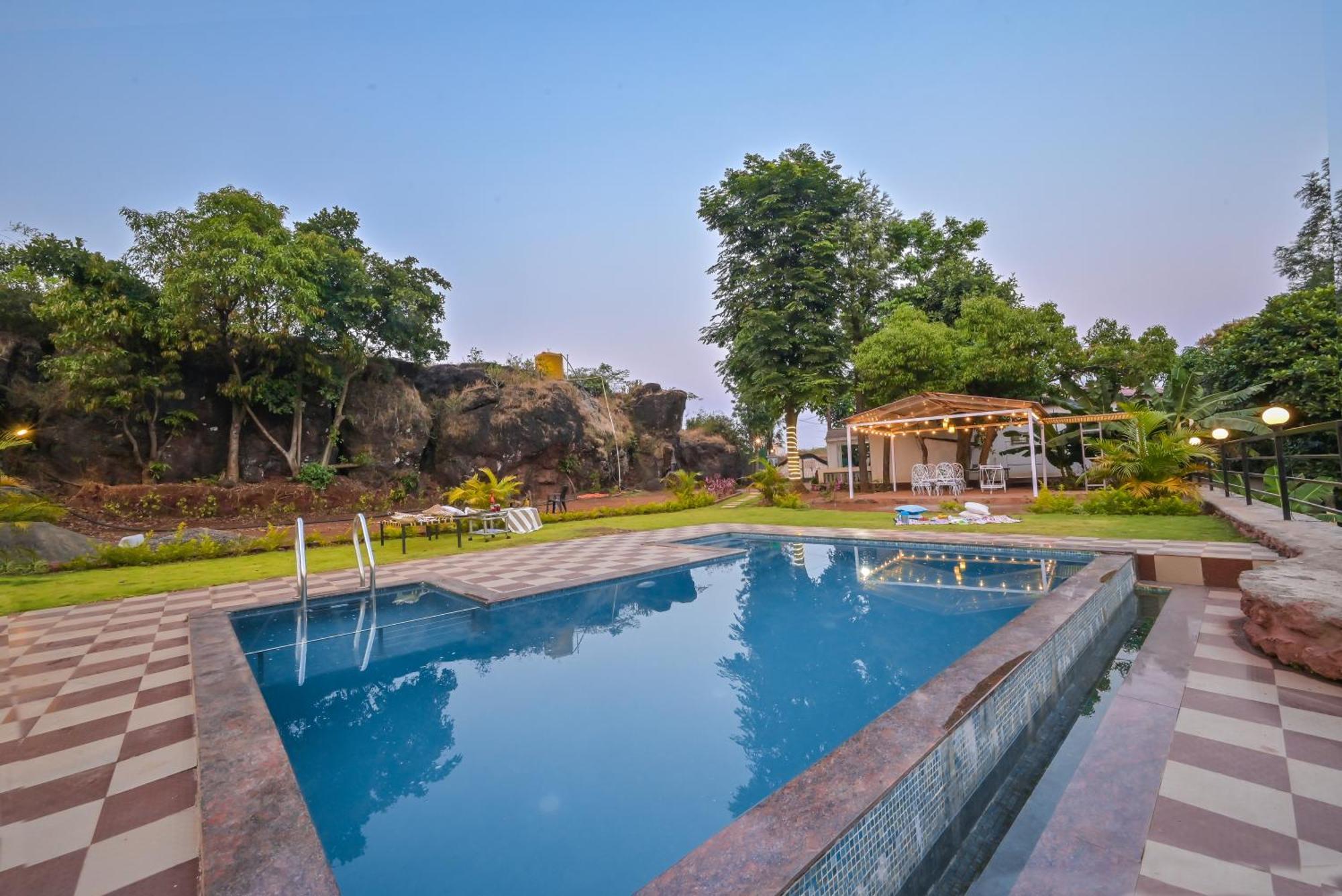 Lifeline -flamingo Luxurious Valley View 2bhk Infinity Pool With Huge Open Space * Panchgani