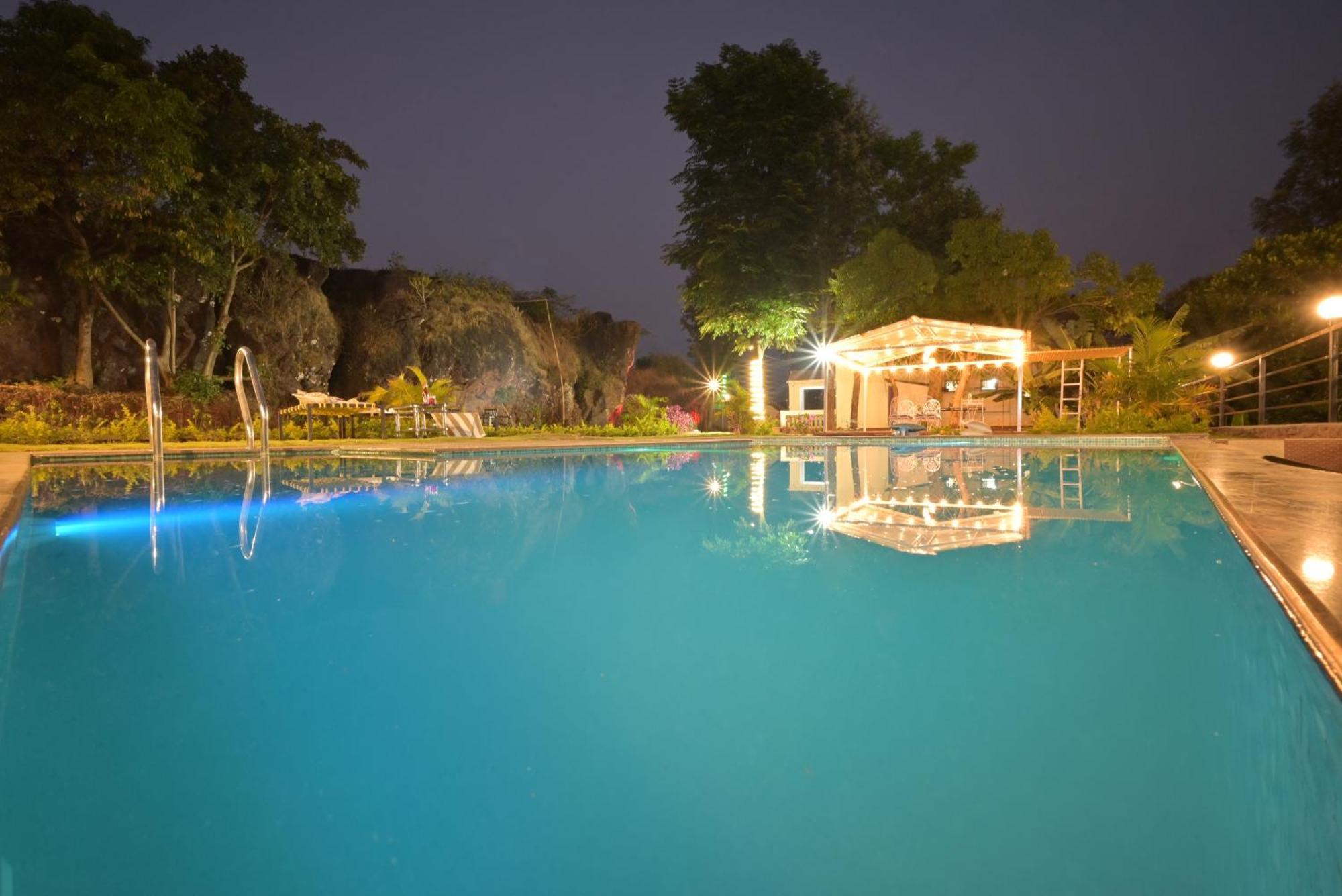 Lifeline -flamingo Luxurious Valley View 2bhk Infinity Pool With Huge Open Space Homestay *